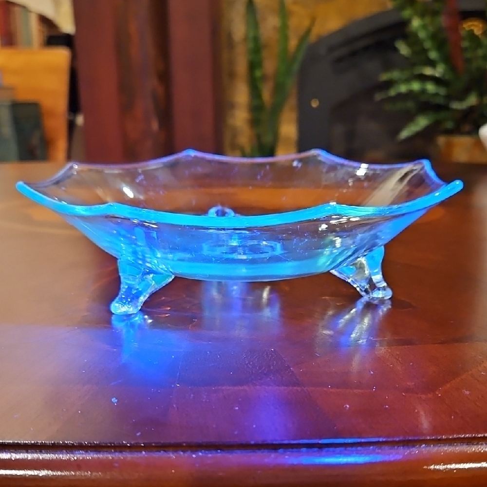UV Reactive Vintage Depression Glass Flower Bouquet Footed Bowl